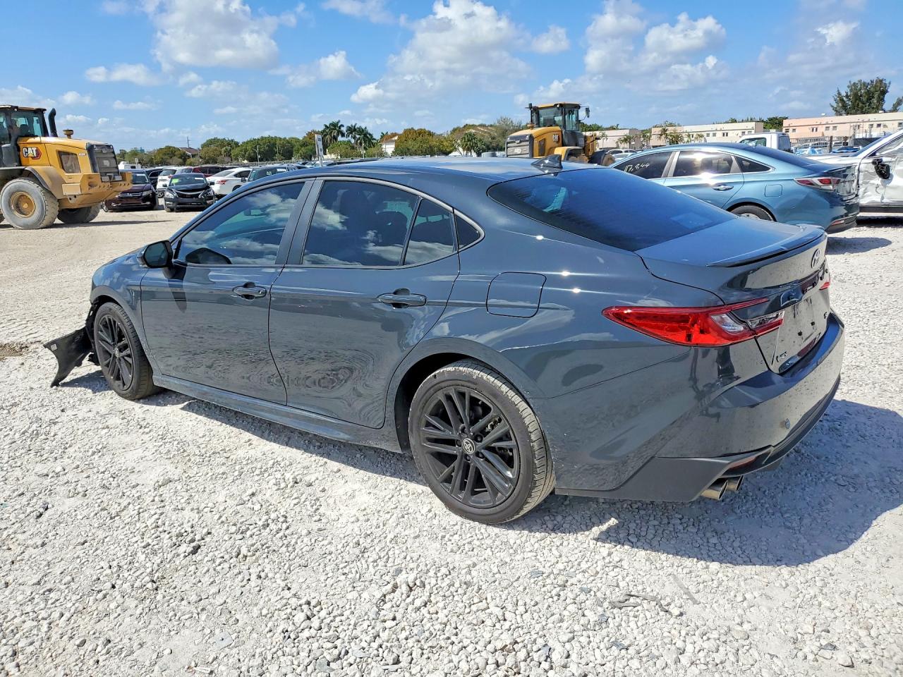 2025 TOYOTA CAMRY SE photo 3
