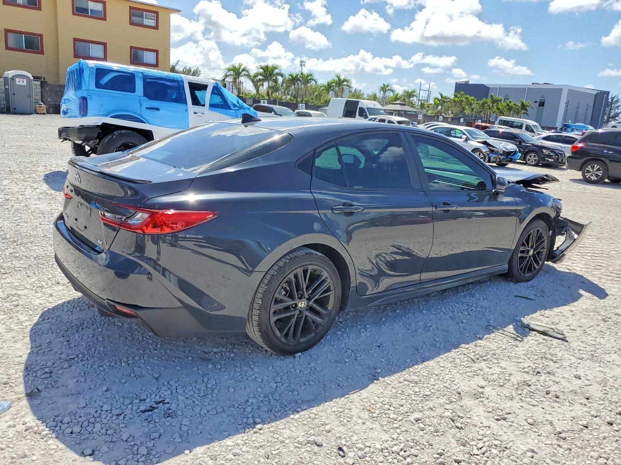 2025 TOYOTA CAMRY SE photo 5