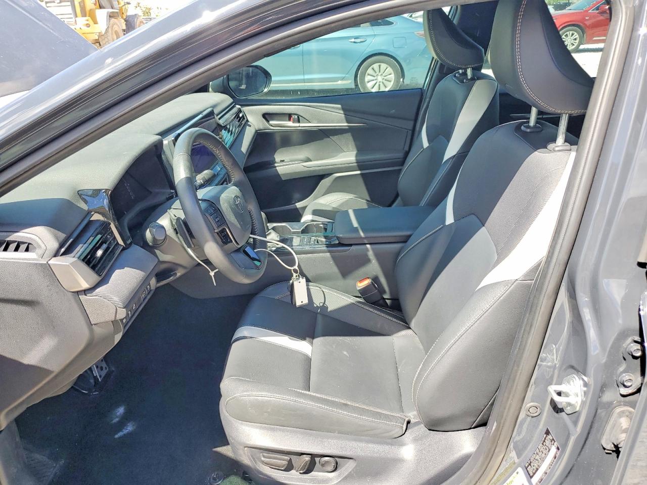2025 TOYOTA CAMRY SE photo 13