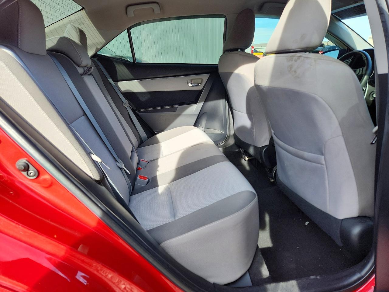 2017 TOYOTA COROLLA LE photo 10