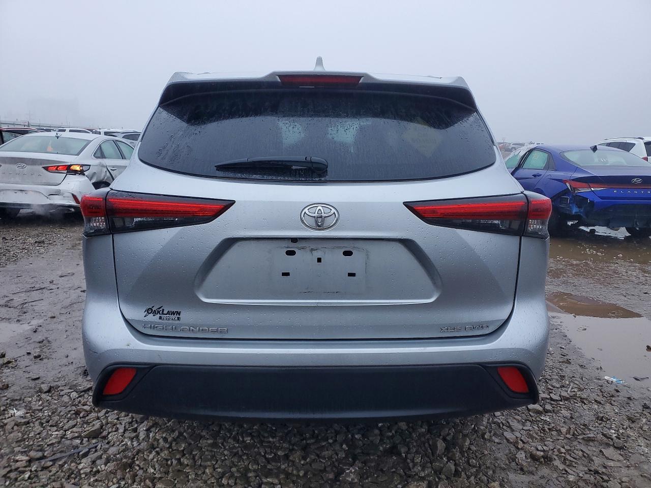 2023 TOYOTA HIGHLANDER XLE photo 11