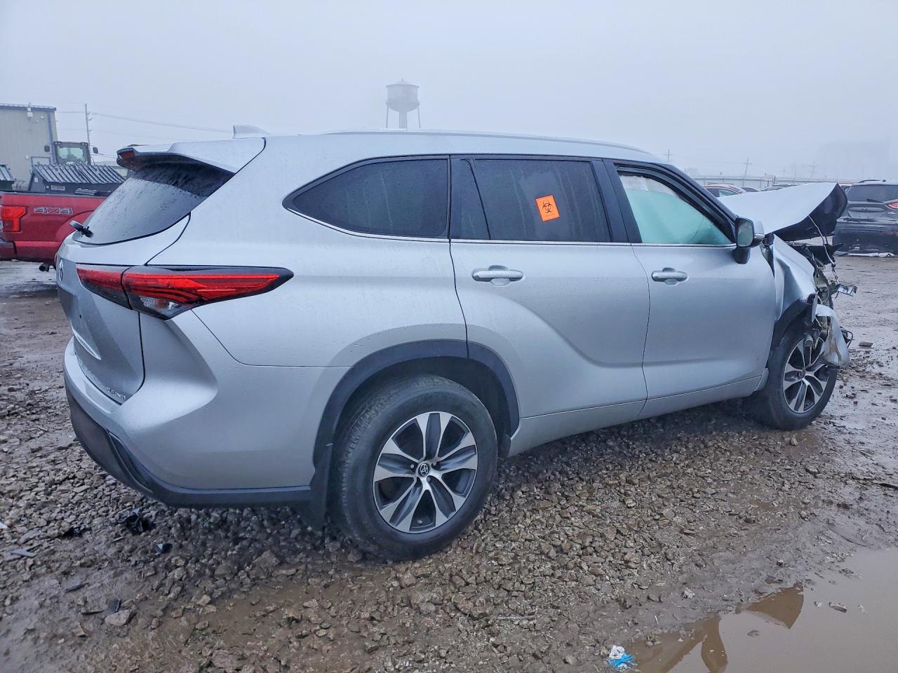 2023 TOYOTA HIGHLANDER XLE photo 5