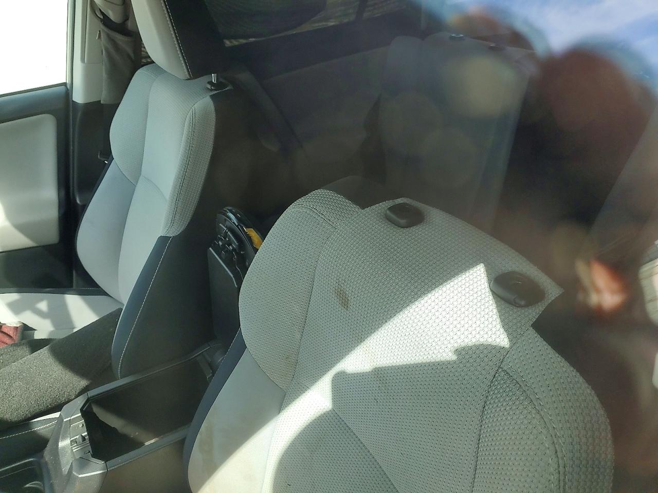 2016 TOYOTA RAV4 XLE photo 19