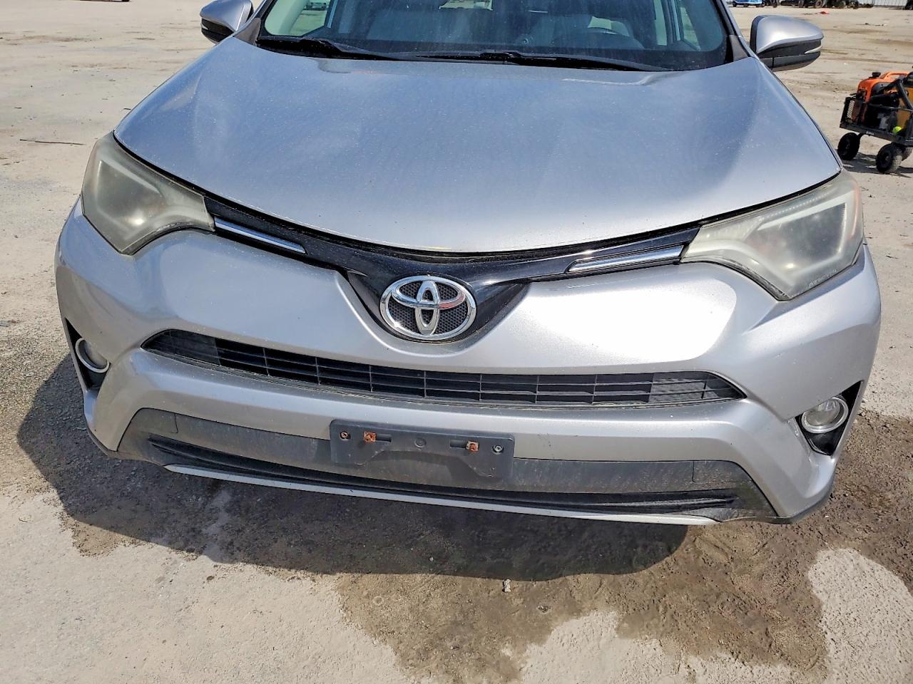 2016 TOYOTA RAV4 XLE photo 23
