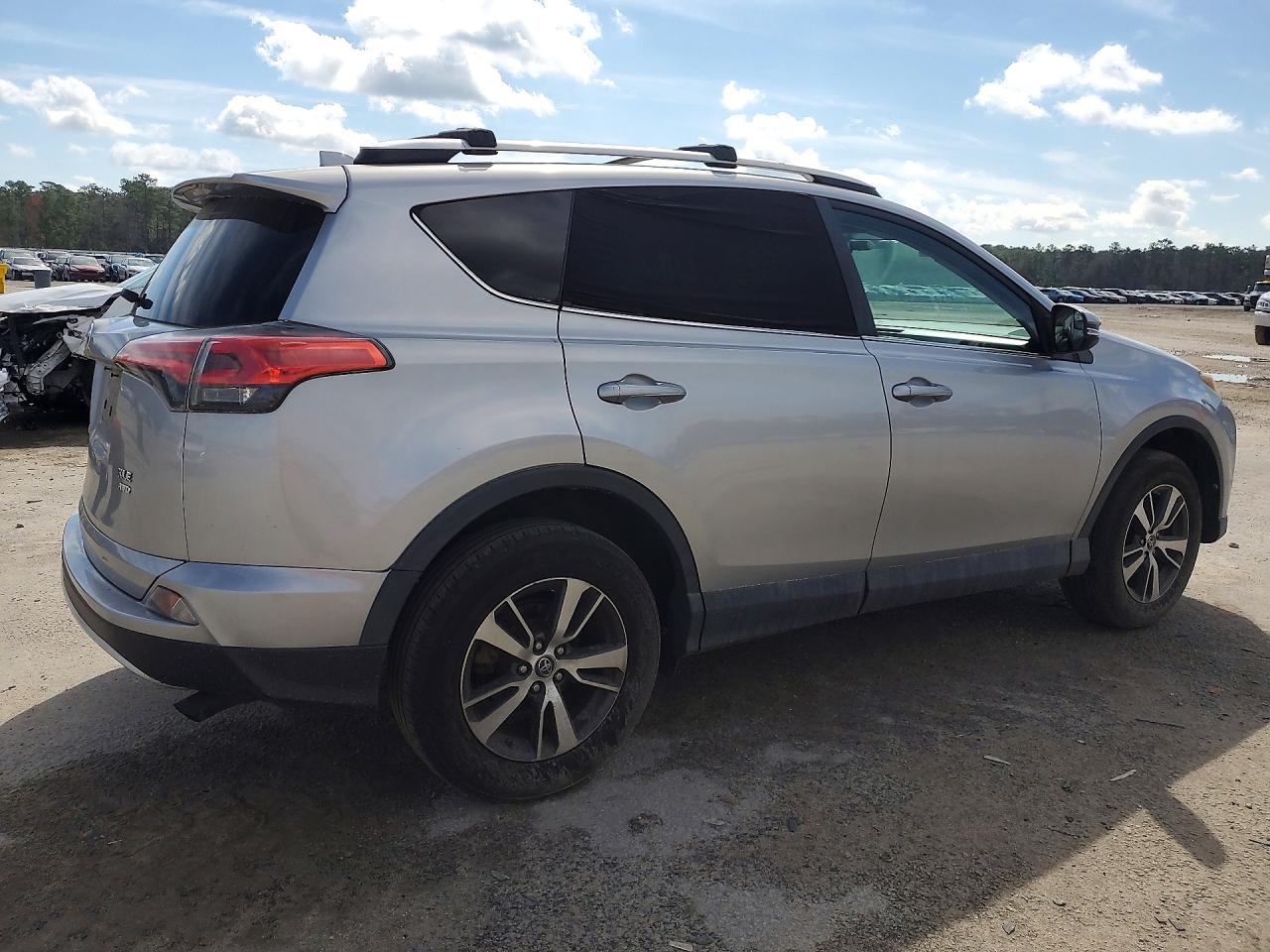 2016 TOYOTA RAV4 XLE photo 5