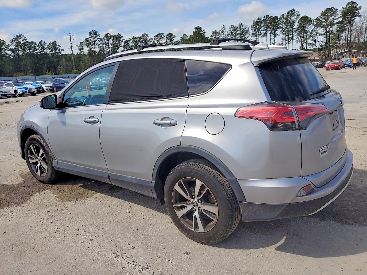 2016 TOYOTA RAV4 XLE photo 3