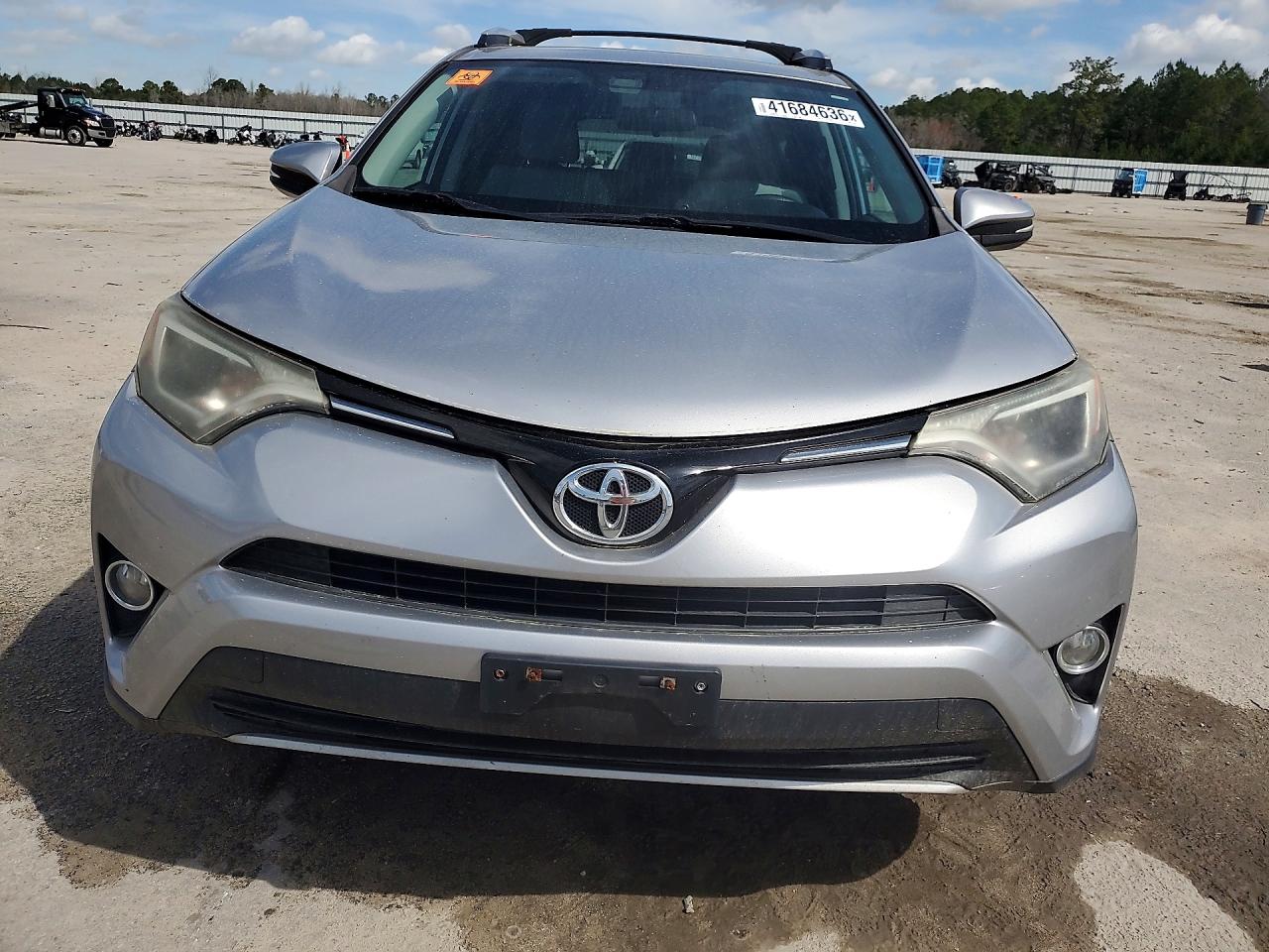 2016 TOYOTA RAV4 XLE photo 9