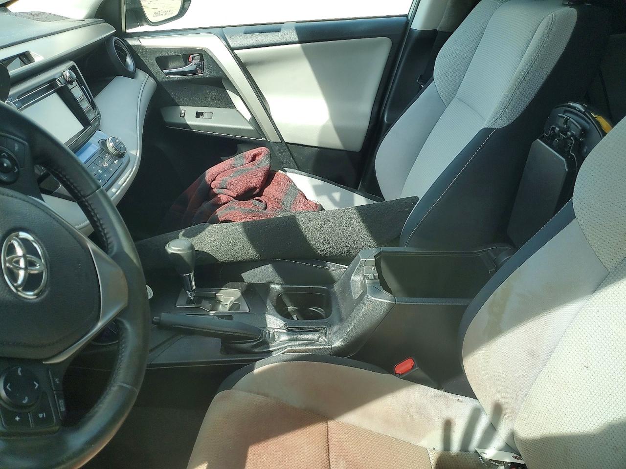 2016 TOYOTA RAV4 XLE photo 13
