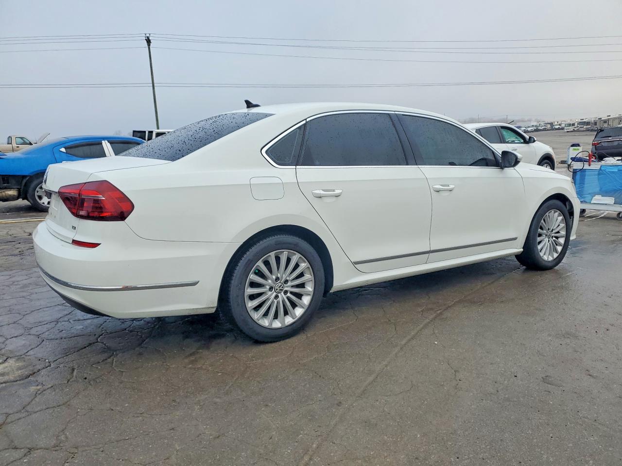 2017 VOLKSWAGEN PASSAT SE photo 7