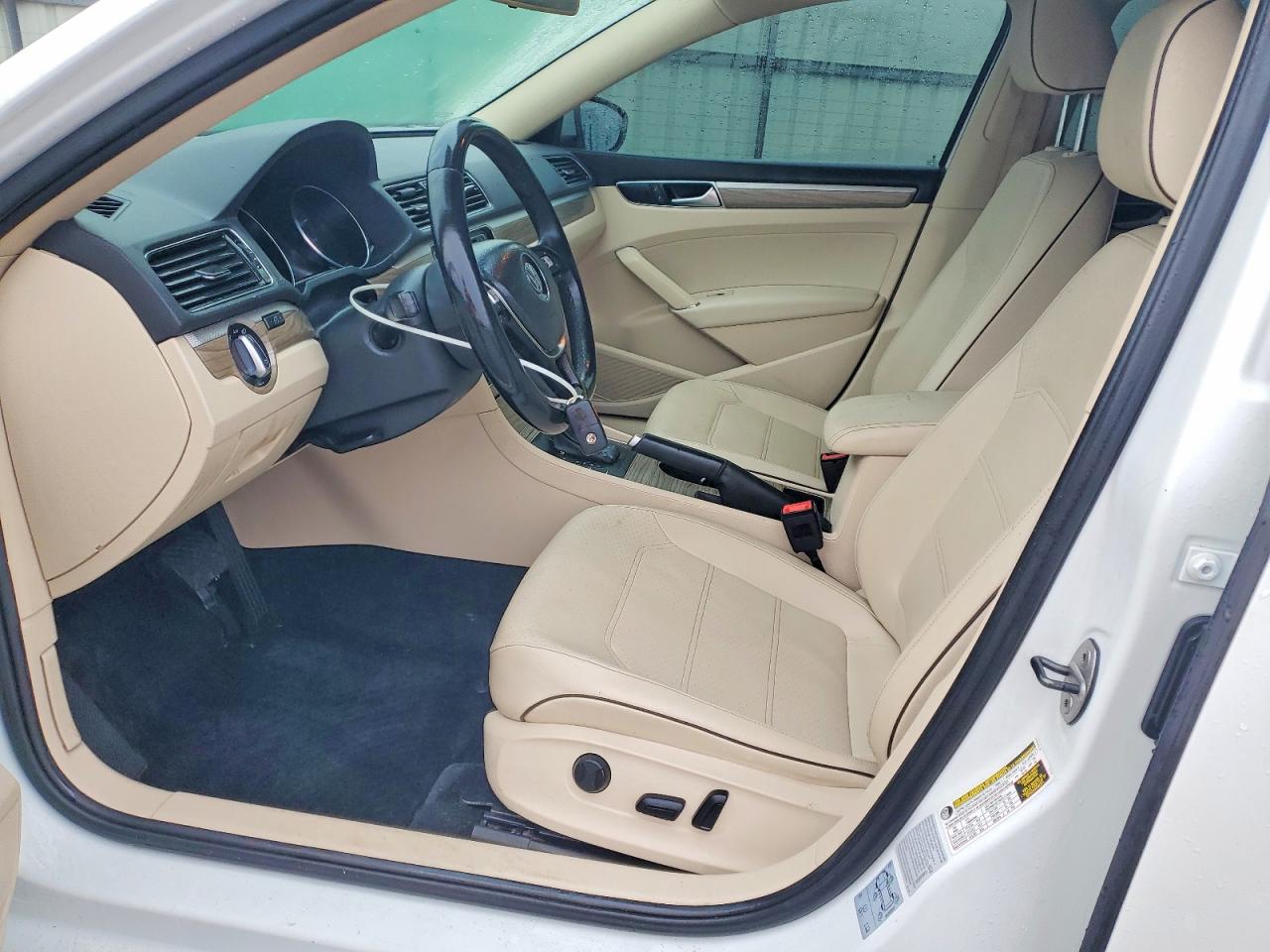 2017 VOLKSWAGEN PASSAT SE photo 19