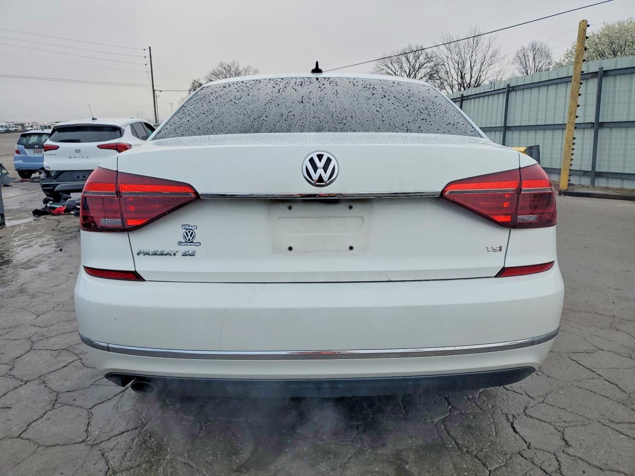 2017 VOLKSWAGEN PASSAT SE photo 16