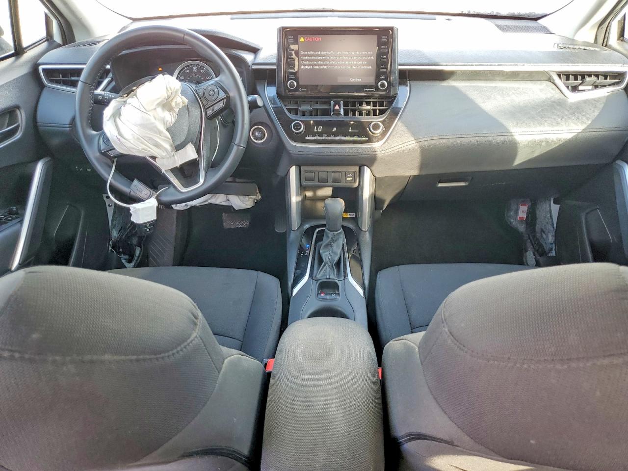 2022 TOYOTA COROLLA CROSS LE photo 15