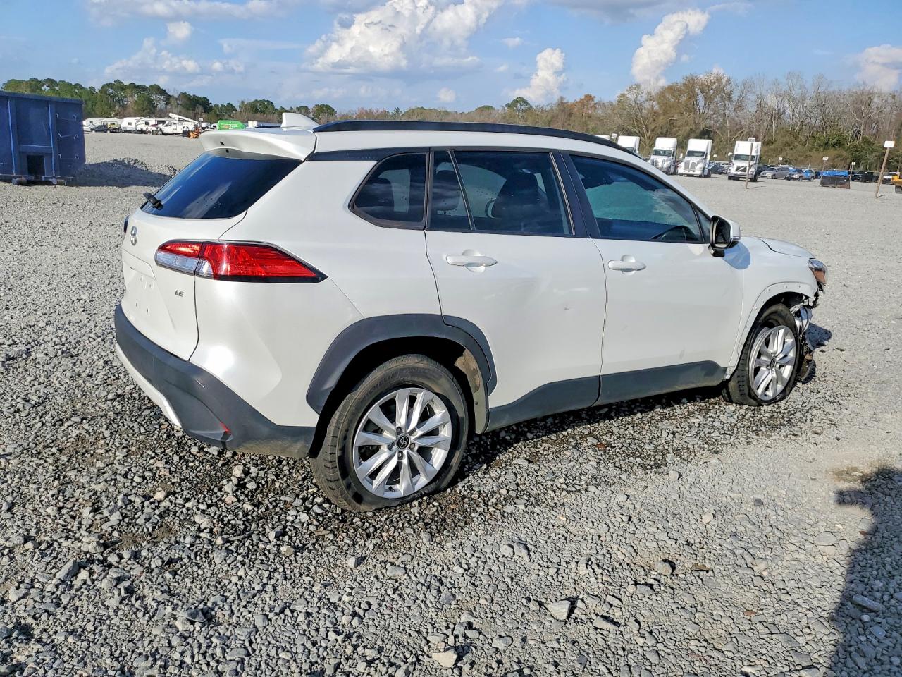 2022 TOYOTA COROLLA CROSS LE photo 5
