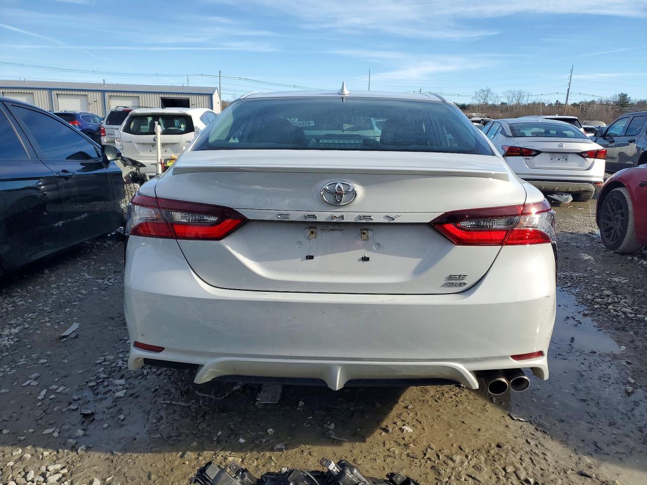 2022 TOYOTA CAMRY SE photo 6