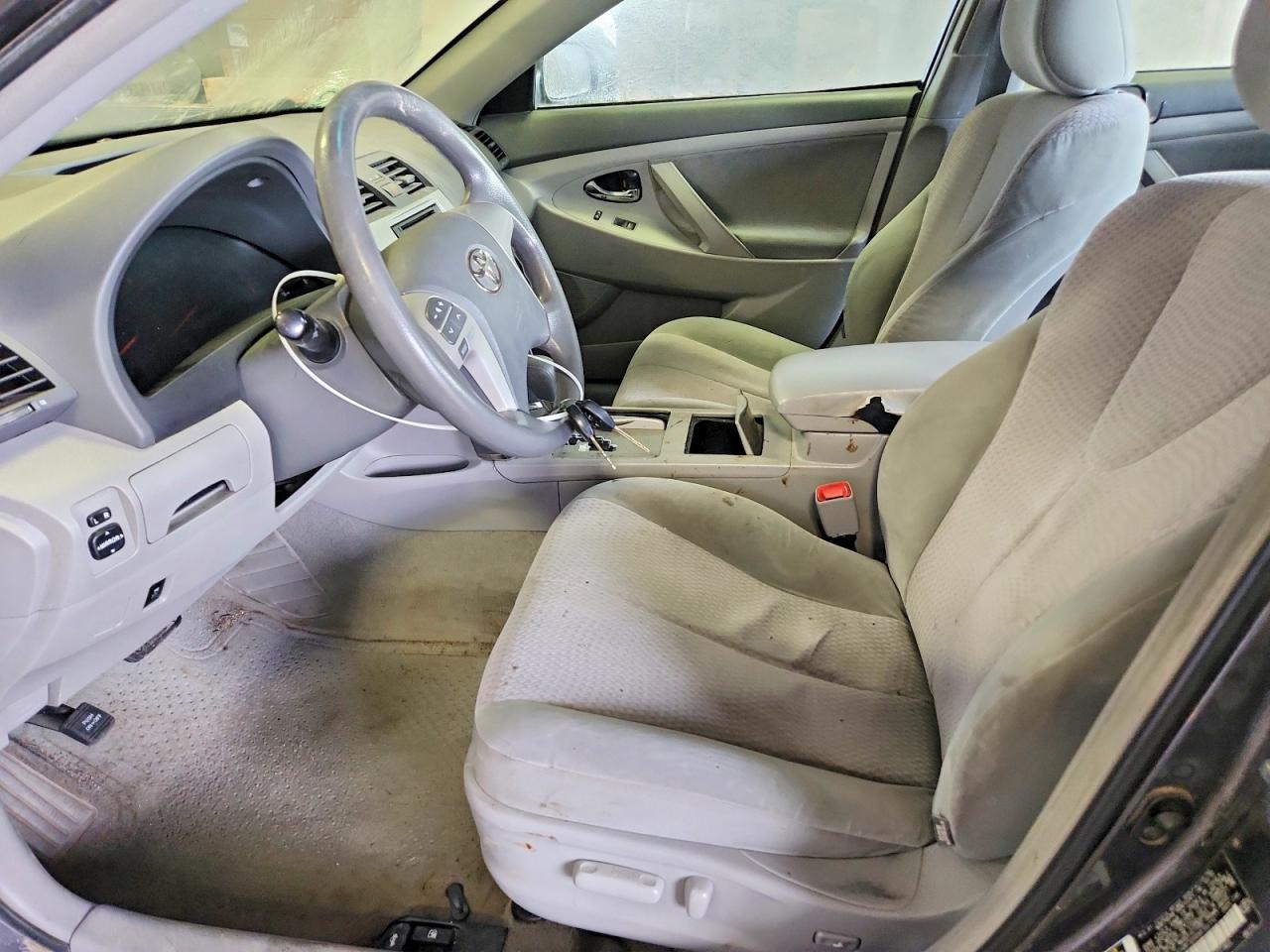 2011 TOYOTA CAMRY LE photo 19