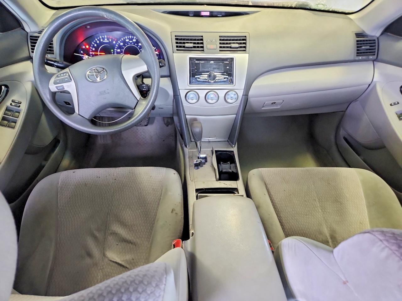 2011 TOYOTA CAMRY LE photo 22