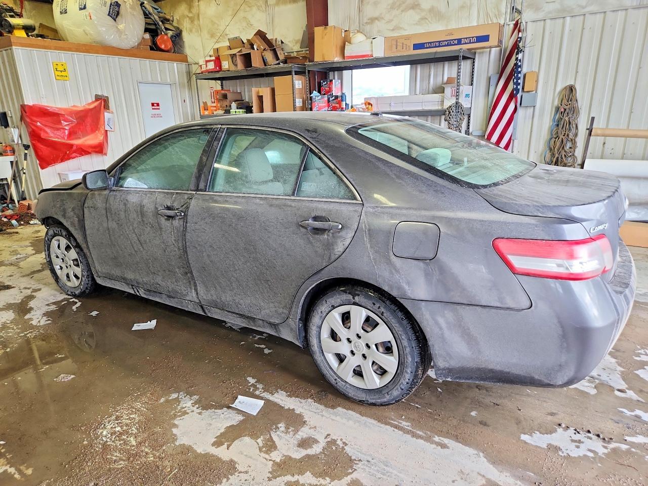 2011 TOYOTA CAMRY LE photo 4