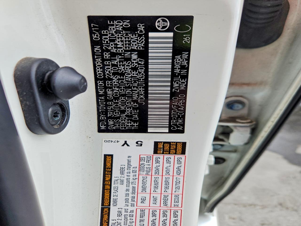 2017 TOYOTA PRIUS THREE photo 12
