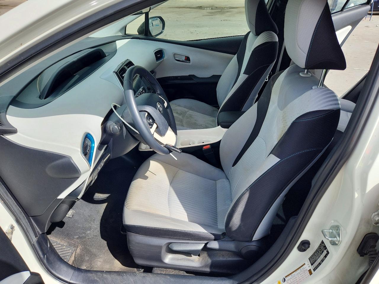 2017 TOYOTA PRIUS THREE photo 7