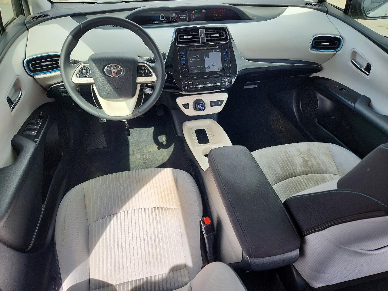 2017 TOYOTA PRIUS THREE photo 8