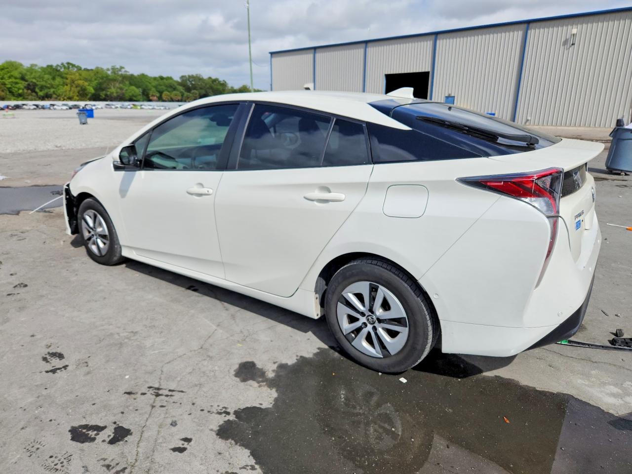 2017 TOYOTA PRIUS THREE photo 2