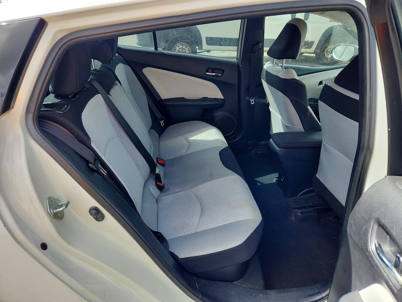 2017 TOYOTA PRIUS THREE photo 10