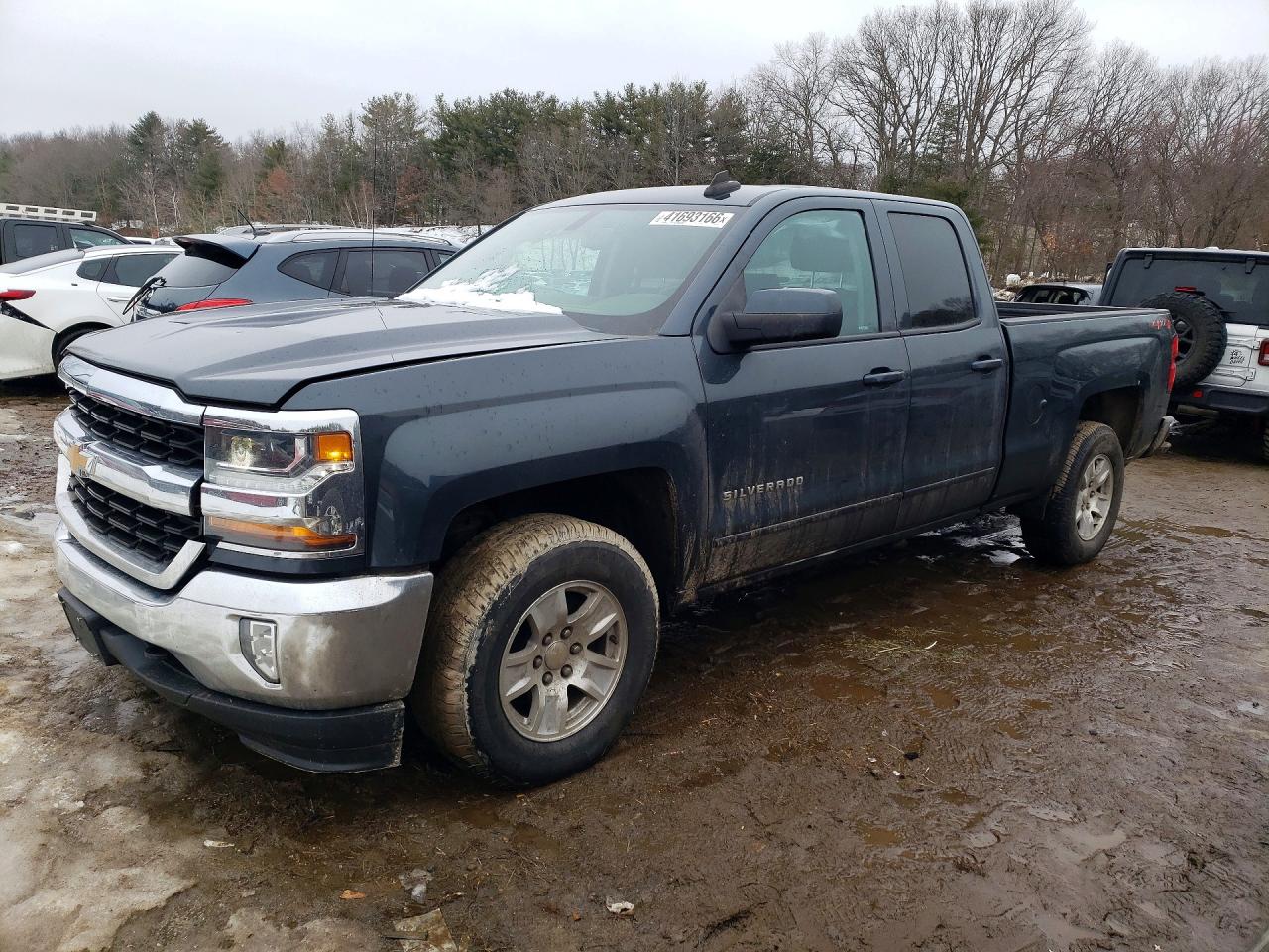 2018 CHEVROLET SILVERADO K1500 LT photo 2