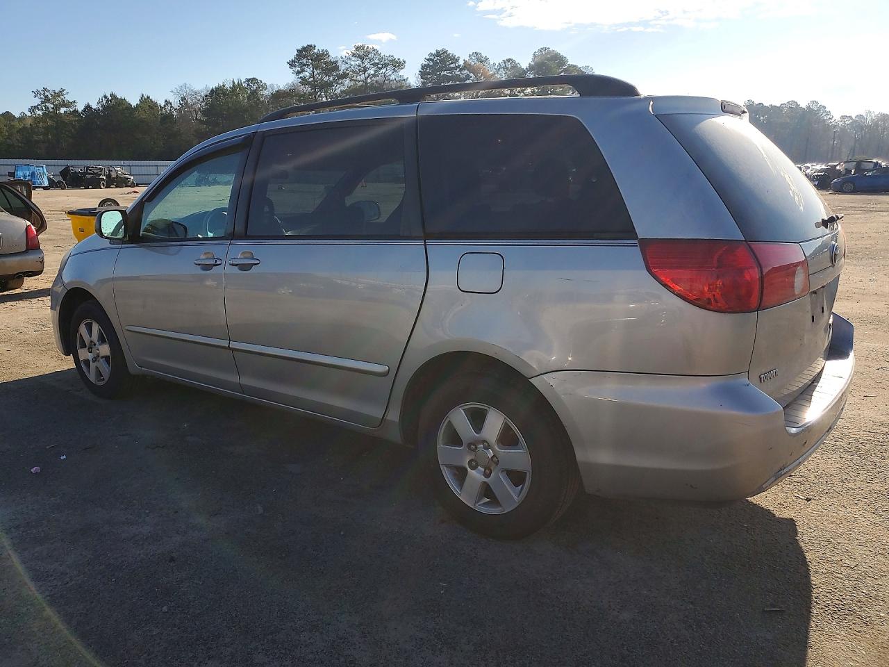 2008 TOYOTA SIENNA LE 7-PASSENGER photo 2