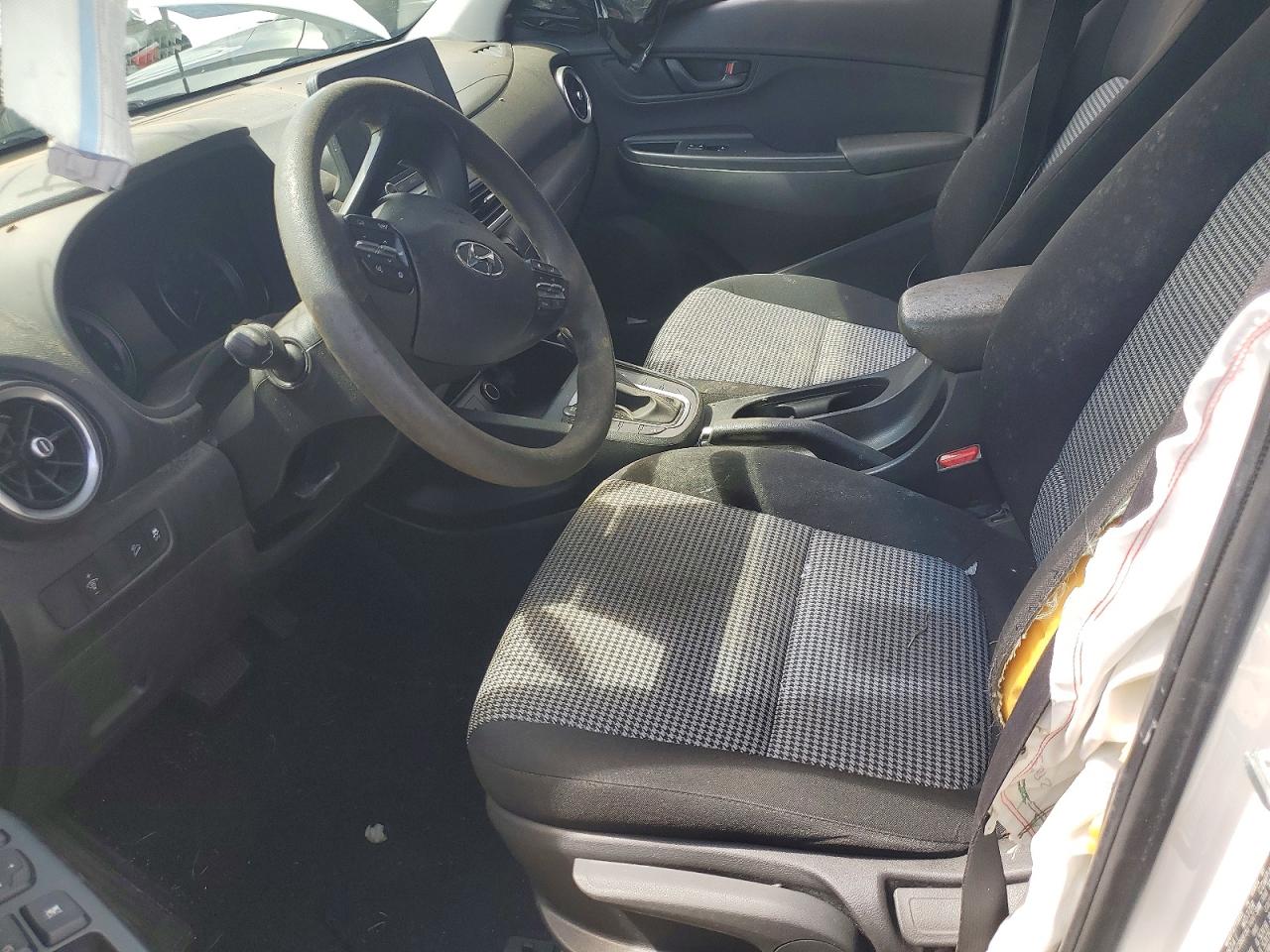 2022 HYUNDAI KONA SE photo 13