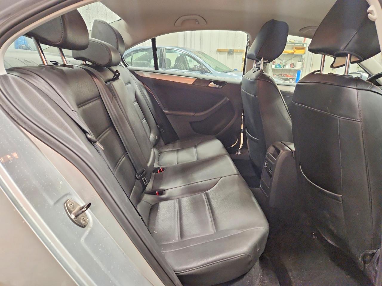 2011 VOLKSWAGEN JETTA SEL photo 19