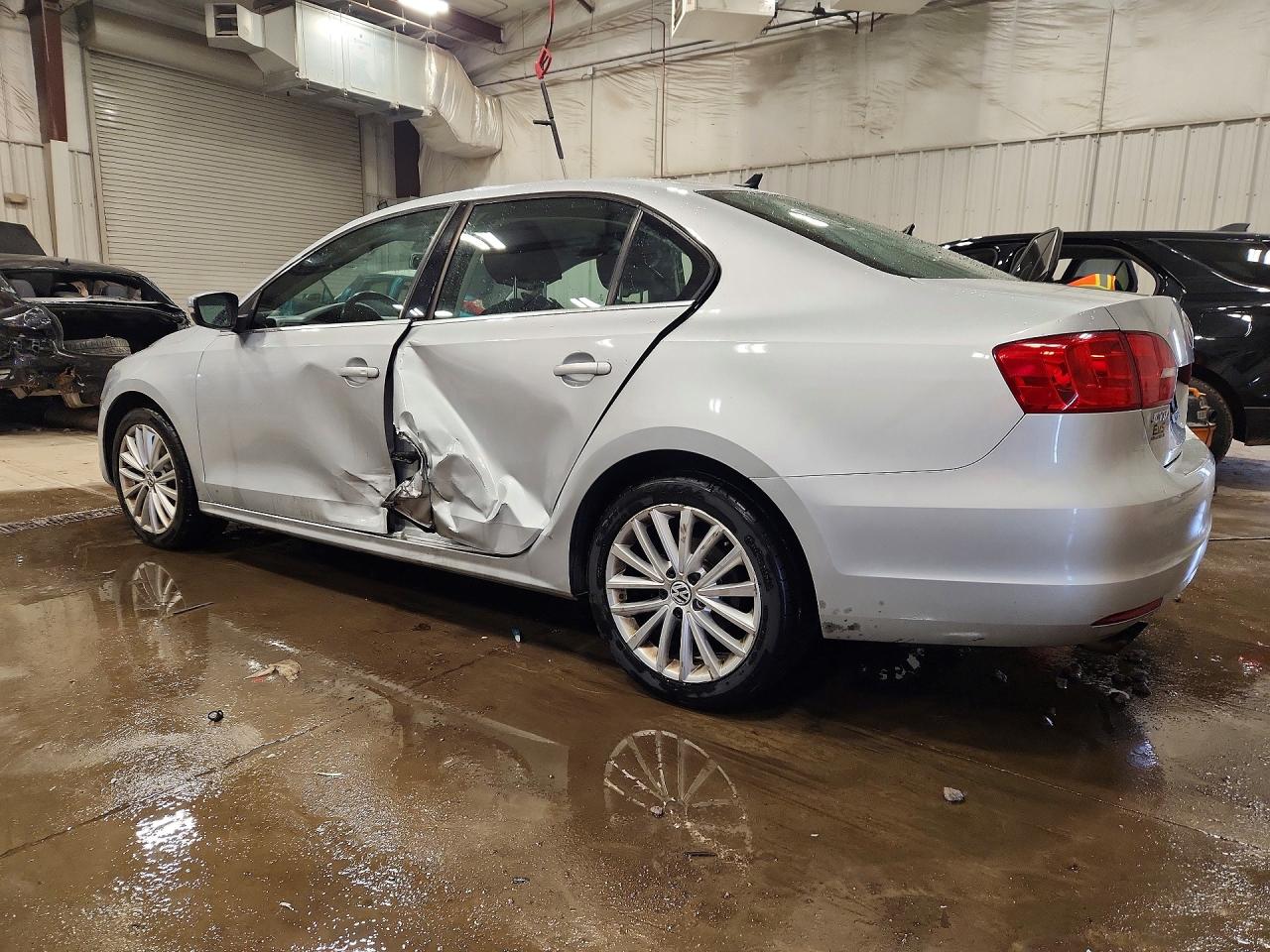 2011 VOLKSWAGEN JETTA SEL photo 3