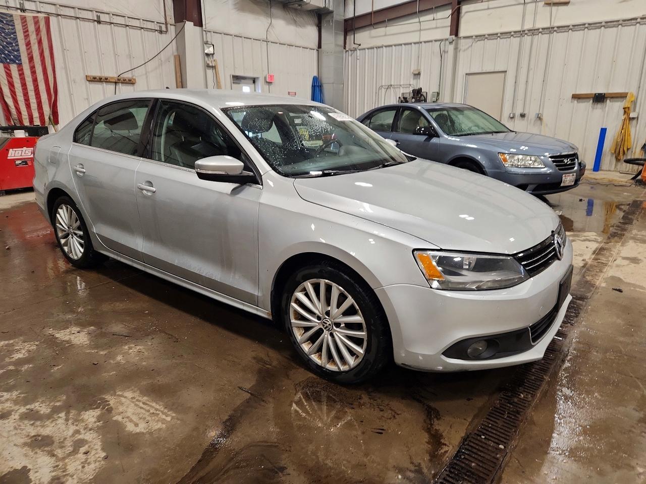 2011 VOLKSWAGEN JETTA SEL photo 7