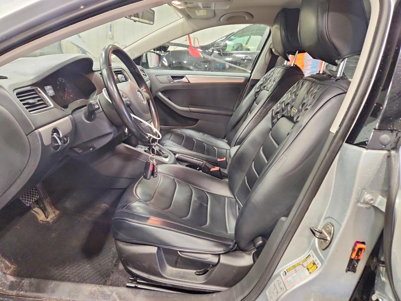2011 VOLKSWAGEN JETTA SEL photo 13