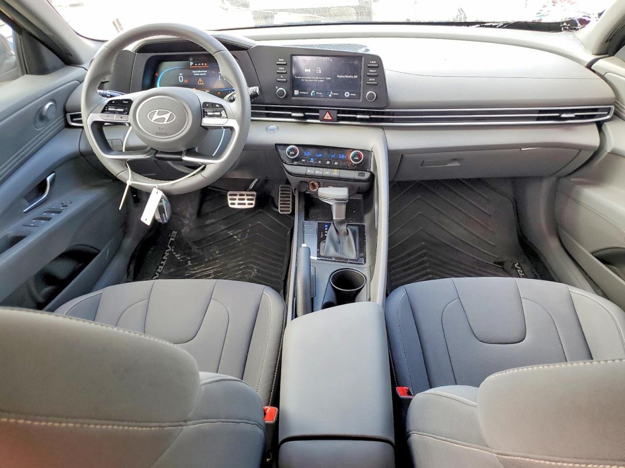 2025 HYUNDAI ELANTRA SEL SPORT photo 8