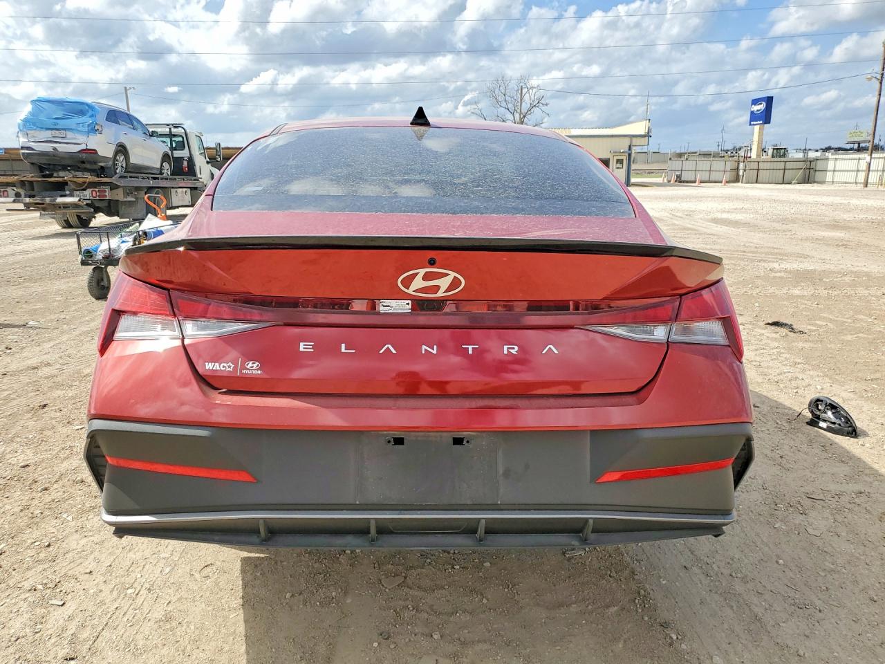 2025 HYUNDAI ELANTRA SEL SPORT photo 6