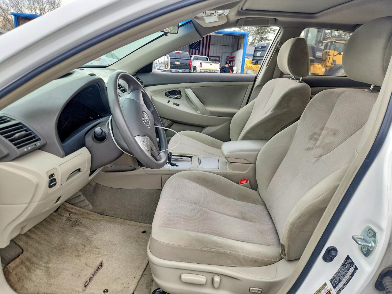 2010 TOYOTA CAMRY LE V6 photo 7