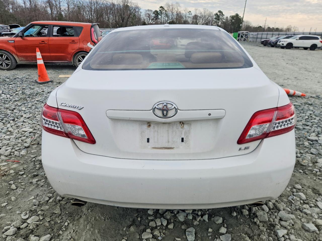 2010 TOYOTA CAMRY LE V6 photo 6