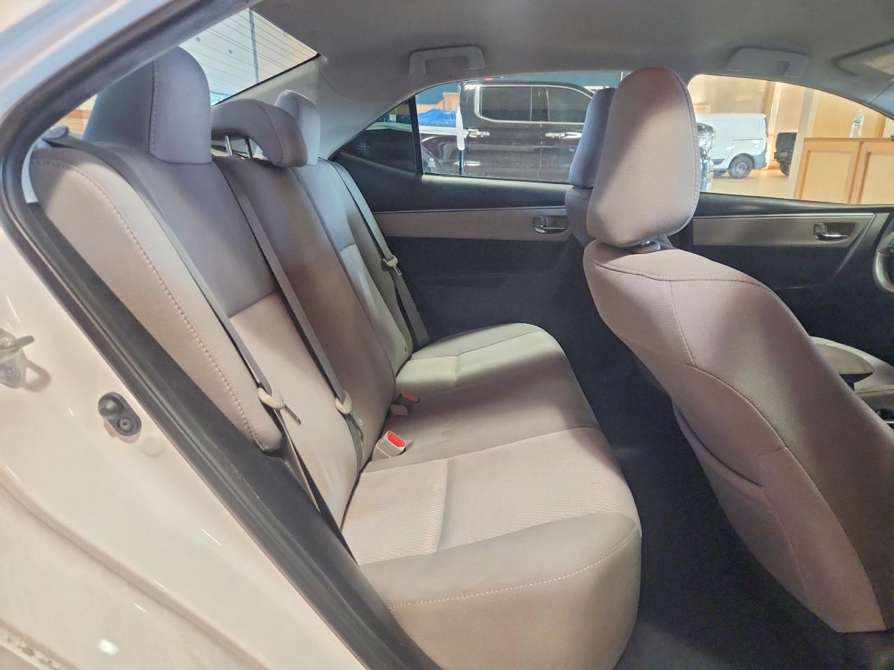 2014 TOYOTA COROLLA LE photo 10