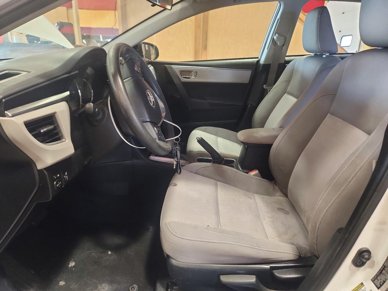 2014 TOYOTA COROLLA LE photo 7