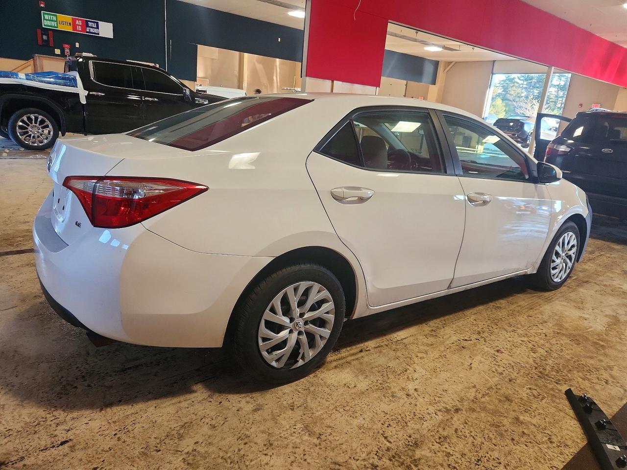 2014 TOYOTA COROLLA LE photo 3