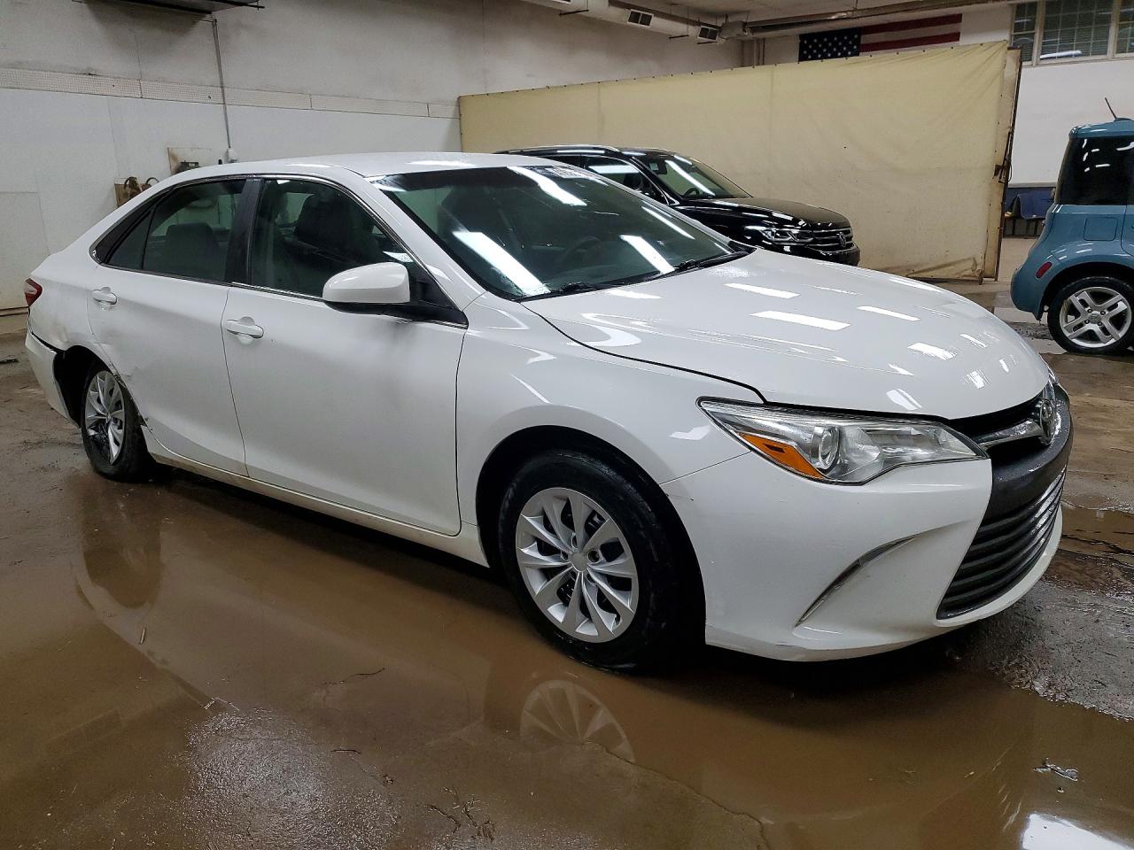 2017 TOYOTA CAMRY LE photo 7