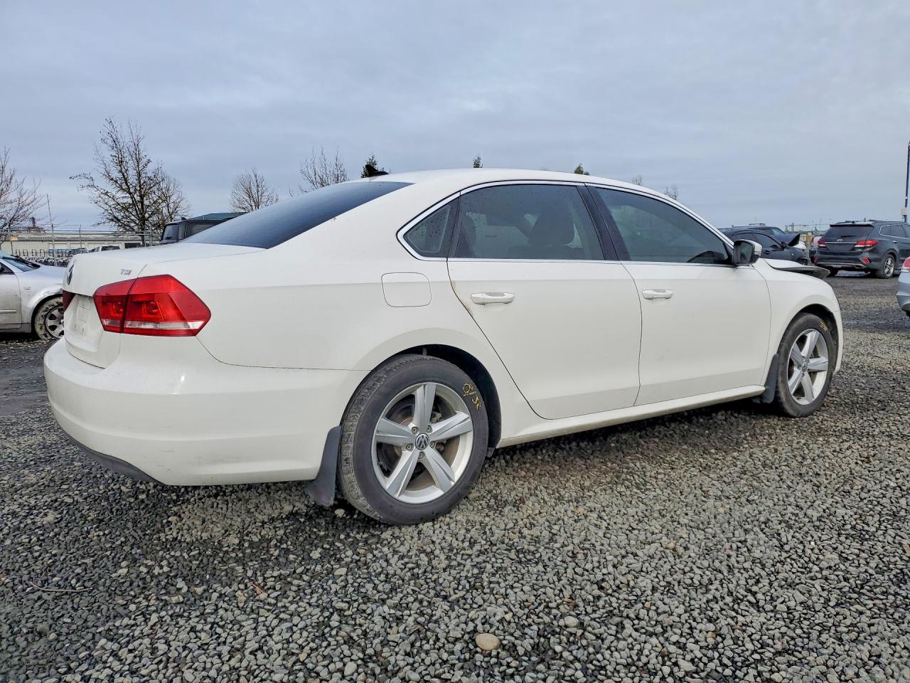 2015 VOLKSWAGEN PASSAT S photo 5