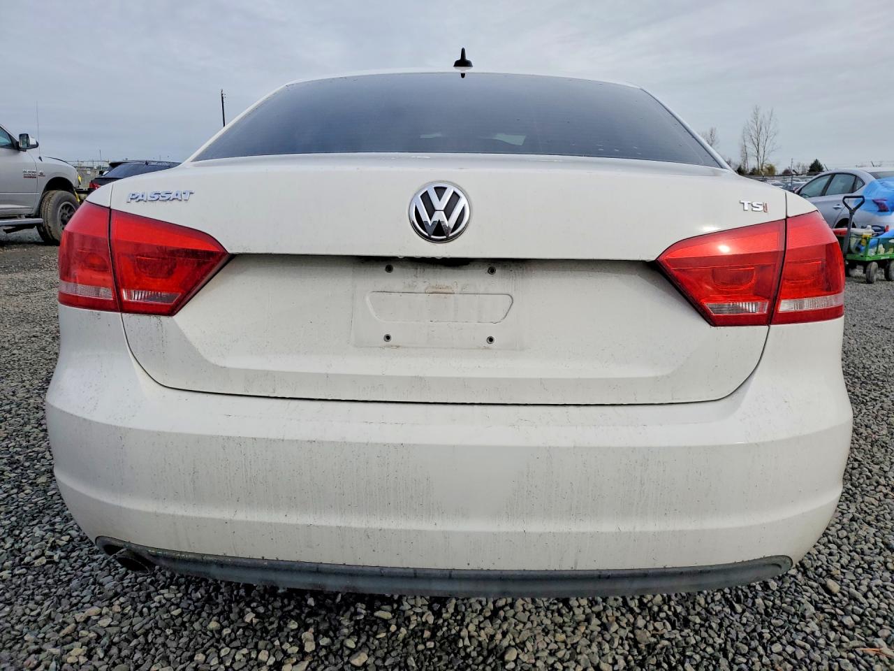 2015 VOLKSWAGEN PASSAT S photo 11