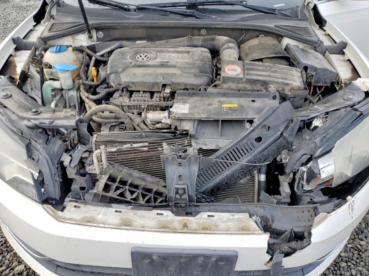 2015 VOLKSWAGEN PASSAT S photo 21