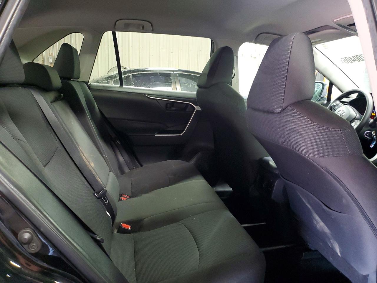 2022 TOYOTA RAV4 LE photo 19