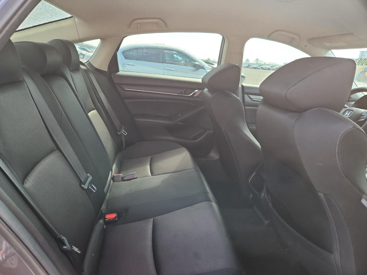 2018 HONDA ACCORD LX photo 19