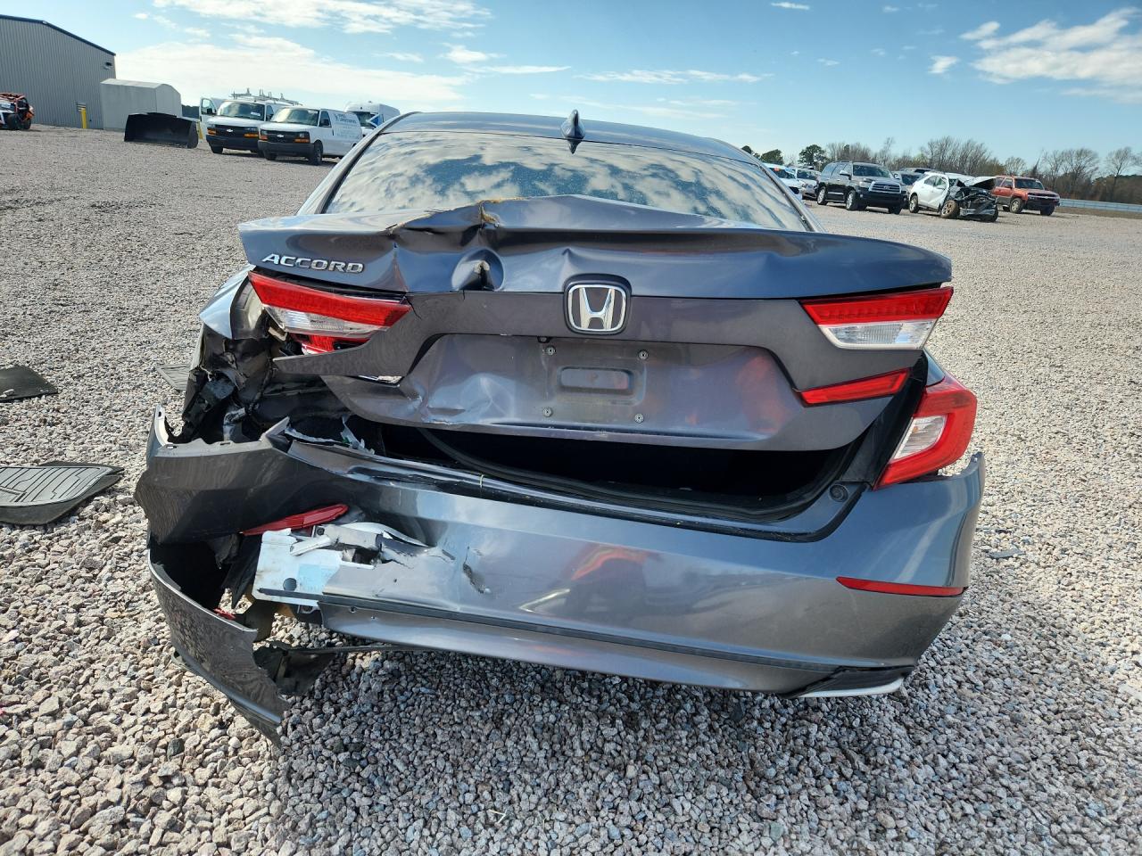 2018 HONDA ACCORD LX photo 11
