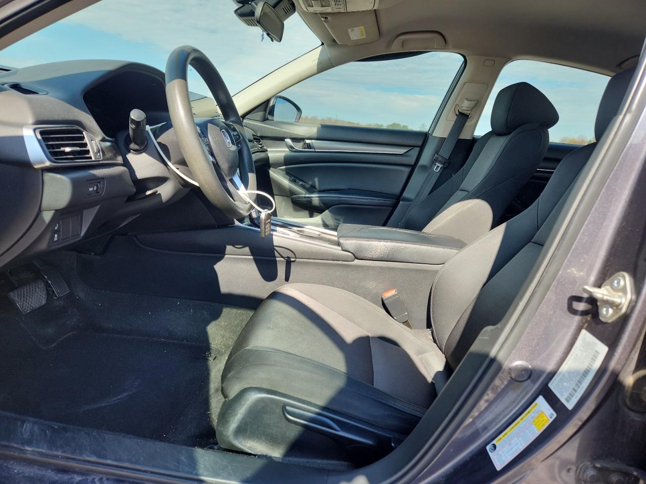 2018 HONDA ACCORD LX photo 13