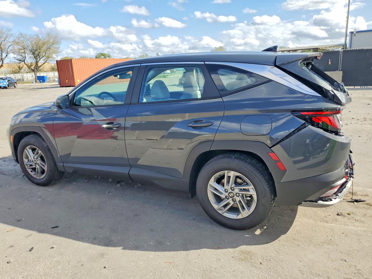 2026 HYUNDAI TUCSON SE photo 2