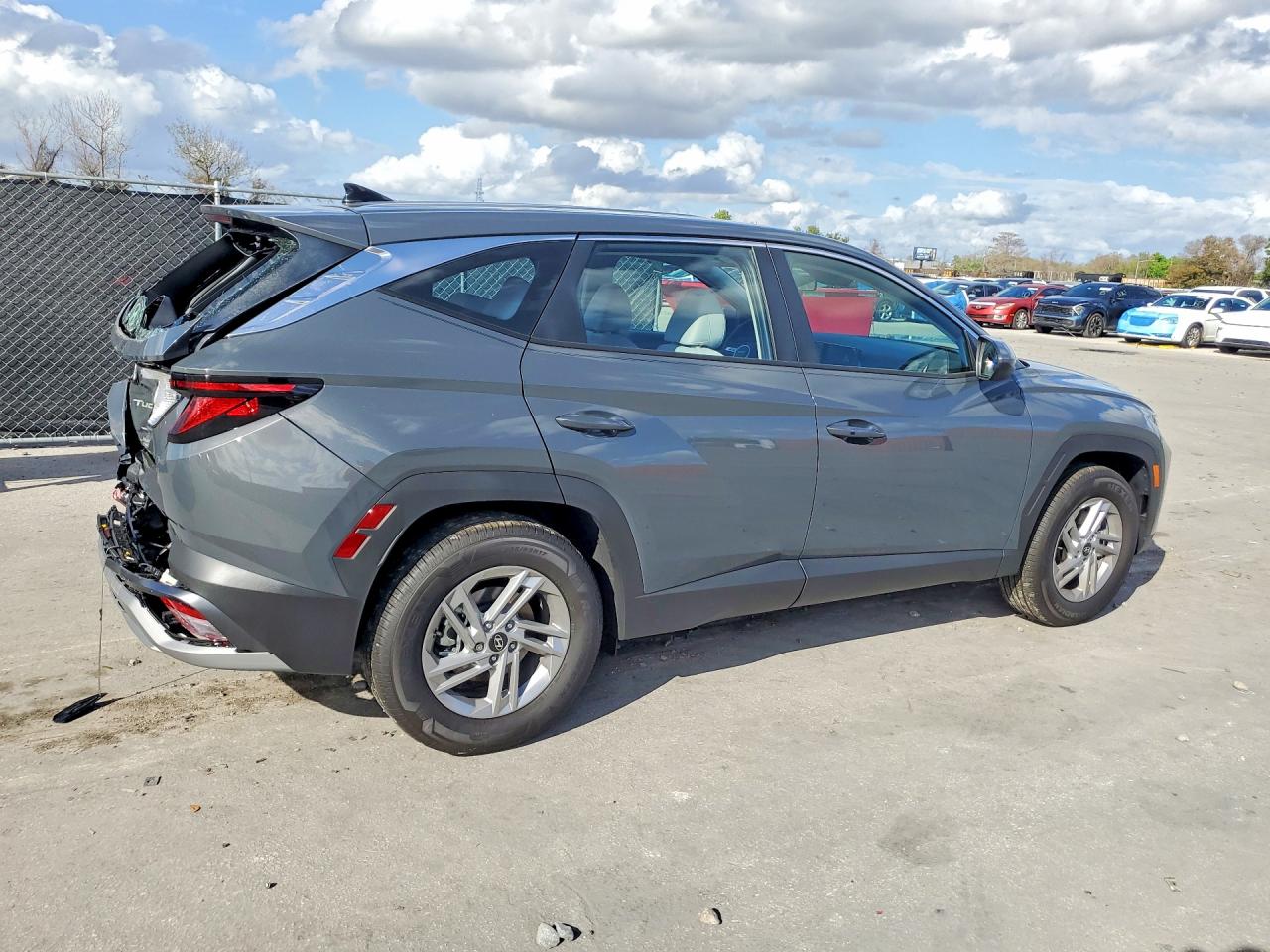 2026 HYUNDAI TUCSON SE photo 3